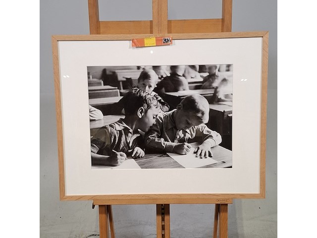 Foto in lijst, wiel van der randen, kinderen in schoolbank, 1937 - afbeelding 1 van  7