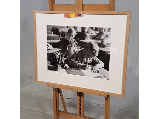 Foto in lijst, wiel van der randen, kinderen in schoolbank, 1937 - afbeelding 3 van  7