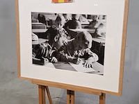 Foto in lijst, wiel van der randen, kinderen in schoolbank, 1937 - afbeelding 3 van  7