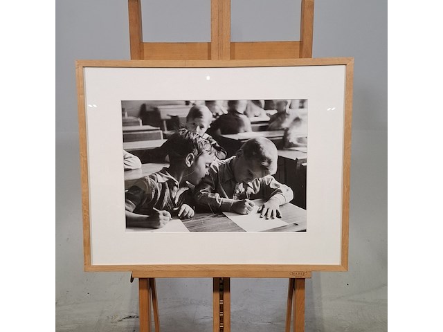 Foto in lijst, wiel van der randen, kinderen in schoolbank, 1937 - afbeelding 1 van  7