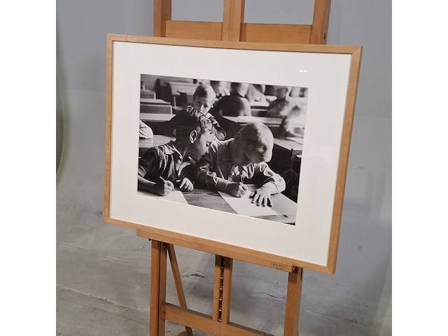 Foto in lijst, wiel van der randen, kinderen in schoolbank, 1937 - afbeelding 3 van  7