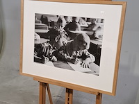 Foto in lijst, wiel van der randen, kinderen in schoolbank, 1937 - afbeelding 3 van  7