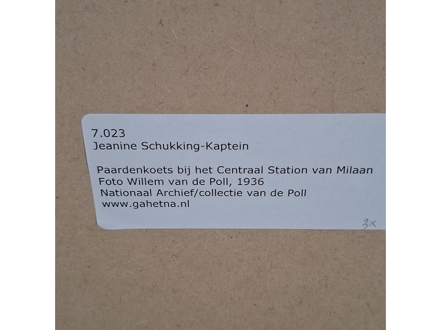 Foto in lijst, willem van de poll, paardenkoets bij het centraal station van milaan, 1936 - afbeelding 7 van  7