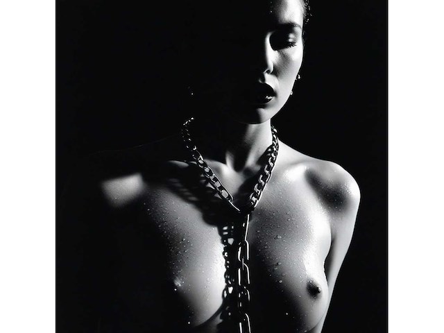 Foto lenard ‘submissive woman’ - afbeelding 1 van  2