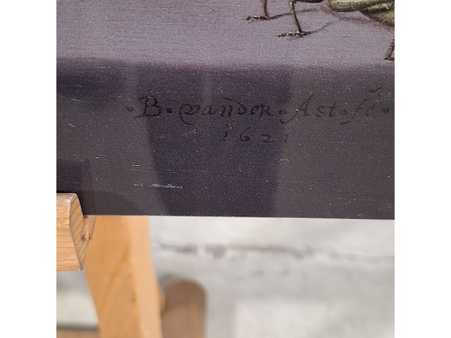 Foto op dibond, reproductie van balthasar van der ast, stilleven met vruchten en bloemen - afbeelding 4 van  6