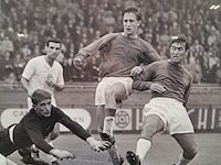 Foto, ron kroon, johan cruijff scoort in voetbalwedstrijd ajax-zsca - afbeelding 3 van  6