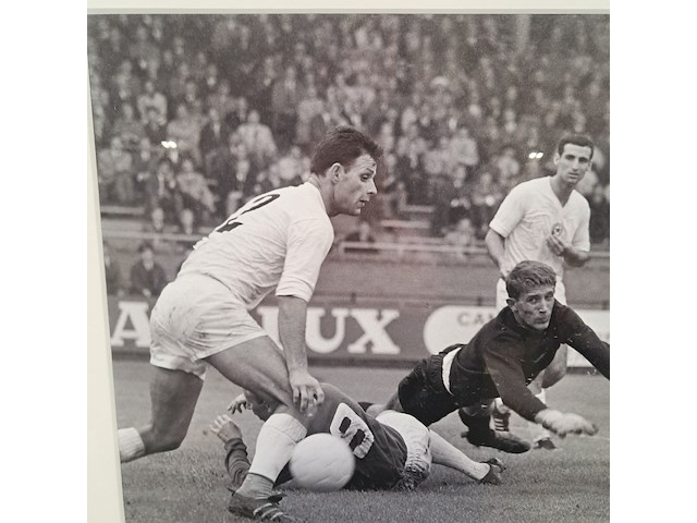 Foto, ron kroon, johan cruijff scoort in voetbalwedstrijd ajax-zsca - afbeelding 4 van  6