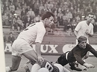 Foto, ron kroon, johan cruijff scoort in voetbalwedstrijd ajax-zsca - afbeelding 4 van  6