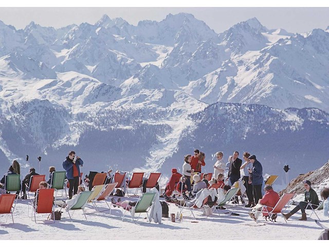 Foto slim aarons ‘lounging in verbier’ - afbeelding 1 van  3
