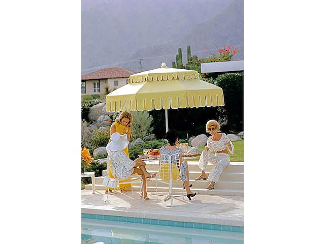 Foto slim aarons ‘nelda and friends’ - afbeelding 1 van  4