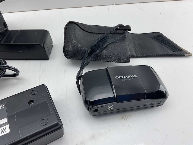 Fotocamera’s (2x) - afbeelding 1 van  2