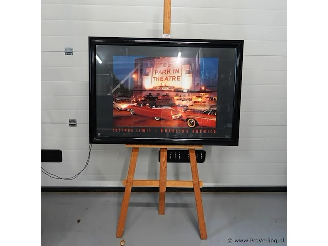 Fotografische print met de titel "66 park-in theatre" uit de serie roadside america van de amerikaanse fotograaf lucinda lewis met verlichting - afbeelding 1 van  10