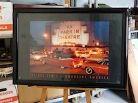 Fotografische print met de titel "66 park-in theatre" uit de serie roadside america van de amerikaanse fotograaf lucinda lewis met verlichting - afbeelding 3 van  10