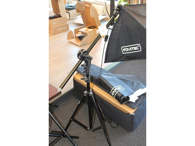 Fotoproducten w.o. statieven, flitsboxen fovitec en flitslampen. - afbeelding 3 van  3