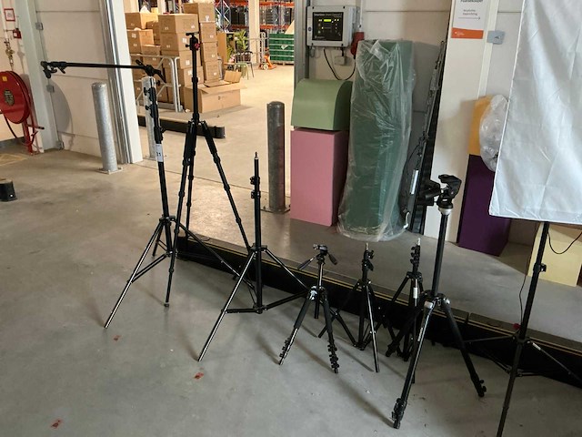 Fotostudio uitrusting met verlichting en statieven - afbeelding 2 van  13