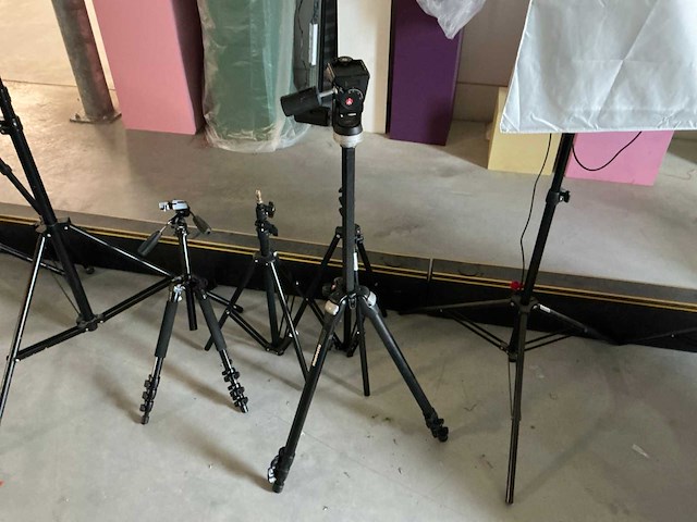 Fotostudio uitrusting met verlichting en statieven - afbeelding 3 van  13