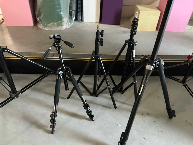 Fotostudio uitrusting met verlichting en statieven - afbeelding 4 van  13