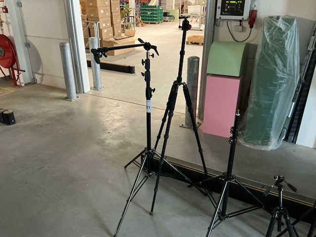 Fotostudio uitrusting met verlichting en statieven - afbeelding 5 van  13