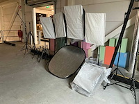 Fotostudio uitrusting met verlichting en statieven - afbeelding 1 van  13
