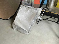 Fotostudio uitrusting met verlichting en statieven - afbeelding 12 van  13