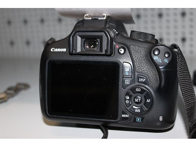 Fototoestel canon eo 1200d met efs 18-55 mm lens. let op: exclusief accu en lader. - afbeelding 2 van  3