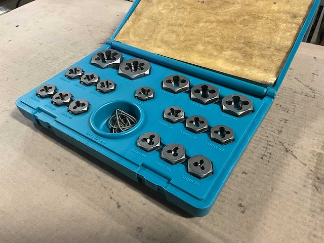 Four star thread die repair kit - afbeelding 2 van  4