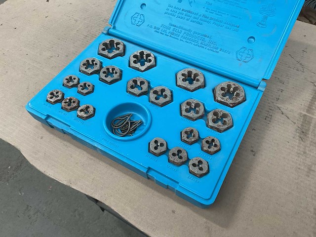 Four star thread die repair kit - afbeelding 1 van  4