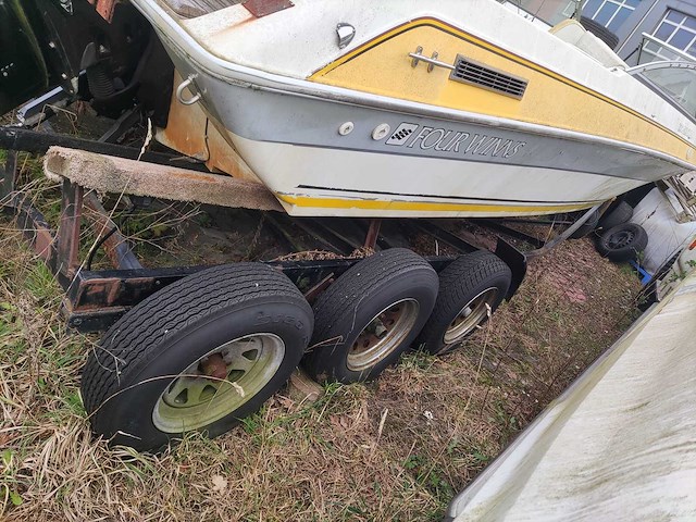 Four winns v8 - 10 persoons boot met romp zit - speedboot - afbeelding 2 van  9