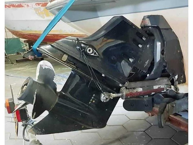 Four winns v8 - 10 persoons boot met romp zit - speedboot - afbeelding 8 van  9