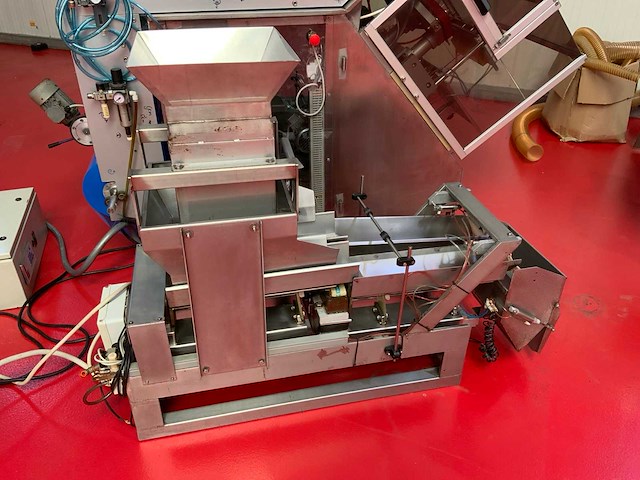 Fp packaging machinery vffs verticale vorm-, vul- en sealmachine inclusief rvs portioneer vulunit - afbeelding 18 van  34