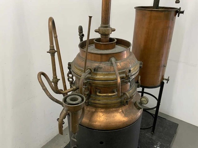 Fr. d'hondt - decoratieve antieke distilleerketel - afbeelding 3 van  12