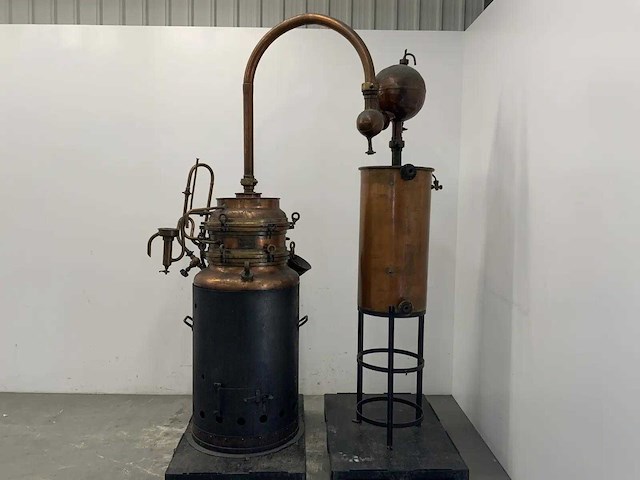 Fr. d'hondt - decoratieve antieke distilleerketel - afbeelding 1 van  7
