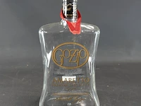 Fraai gevormde gozio amaretto fles
