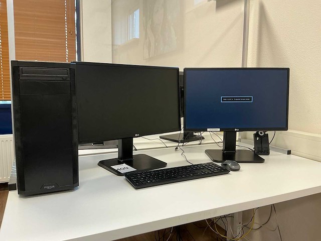 Fractal desktop met monitor - afbeelding 1 van  8