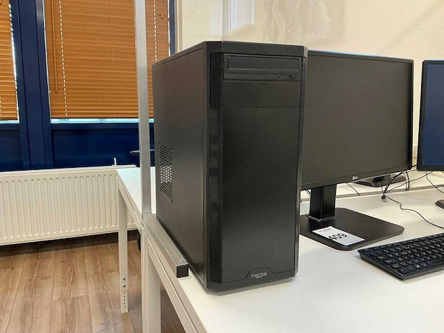 Fractal desktop met monitor - afbeelding 2 van  8