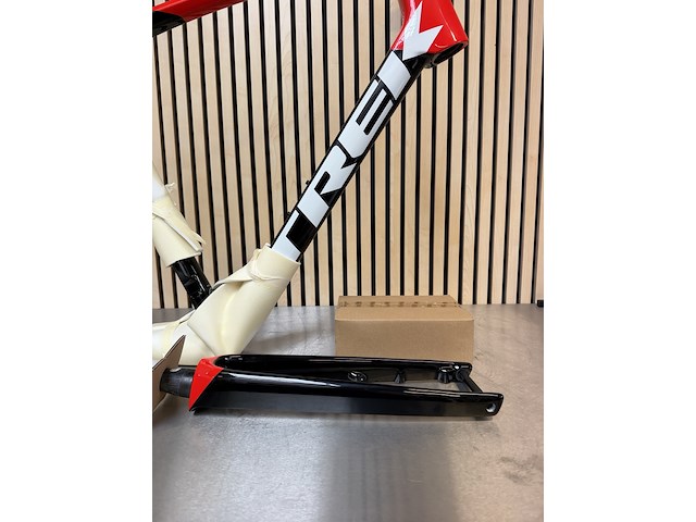 Frame 700c x 62, trek, émonda sl disc fs-u-e-v trek black/radioactive red - afbeelding 11 van  11