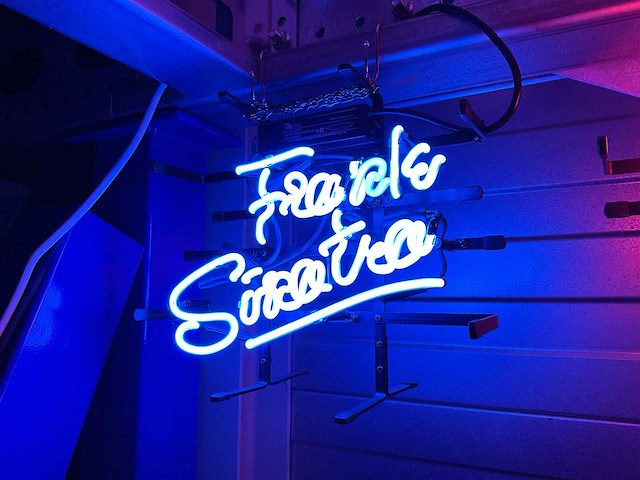 Frank sinatra glas neon decoratie - afbeelding 1 van  2
