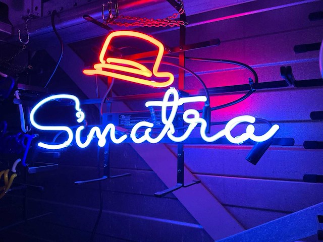 Frank sinatra glas neon decoratie - afbeelding 1 van  2