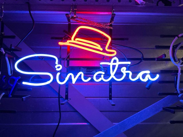 Frank sinatra glas neon decoratie - afbeelding 2 van  2