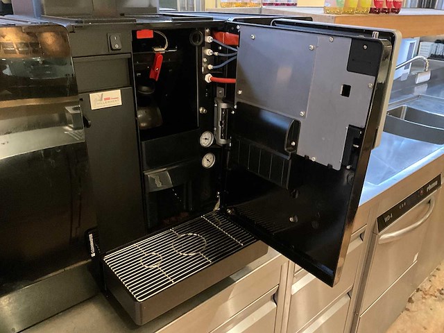 Franke - a 600 - volautomatische koffiemachine - afbeelding 8 van  11