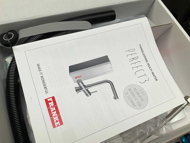 Franke touch 3 helix kokendwaterkraan met boiler 4,7l 3-in-1 industrial black - afbeelding 3 van  17