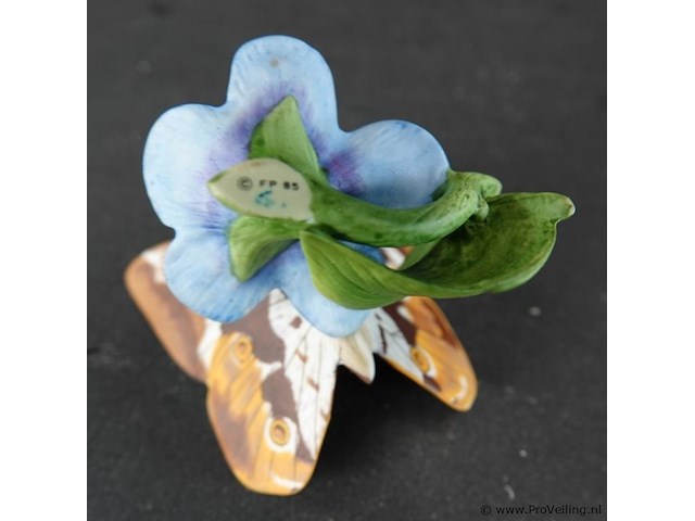 Franklin mint biscuitporseleinen vlinderbeeldje uit de serie "butterflies of the world" - afbeelding 4 van  5