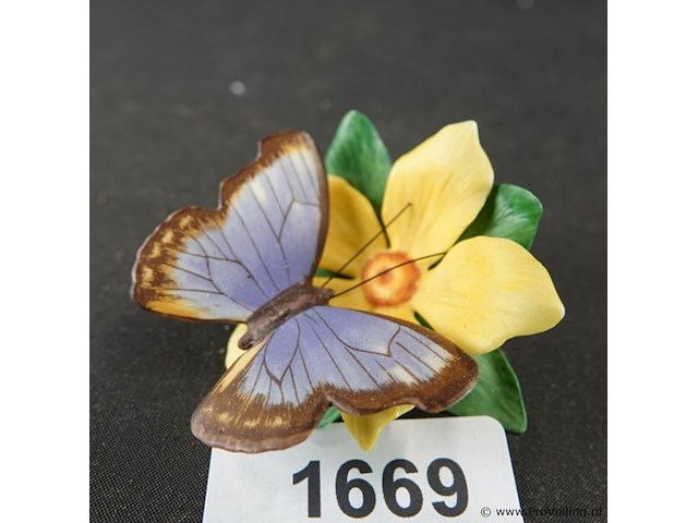 Franklin mint biscuitporseleinen vlinderbeeldje uit de serie "butterflies of the world" - afbeelding 1 van  5