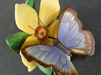 Franklin mint biscuitporseleinen vlinderbeeldje uit de serie "butterflies of the world" - afbeelding 2 van  5
