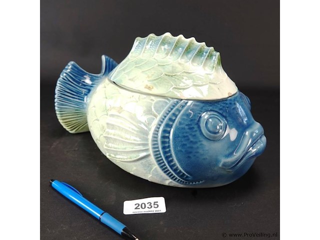 Frans porseleinen vis als dekselschaal - afbeelding 1 van  5