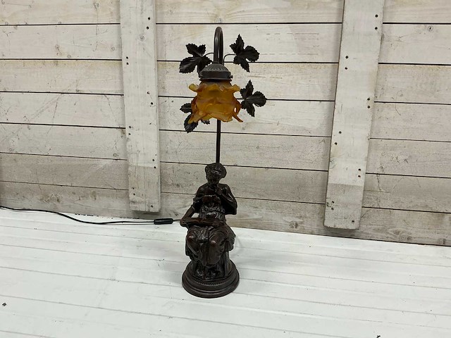 Franse figuratieve bronzen lamp lezende dame (jaren 70) - afbeelding 6 van  8