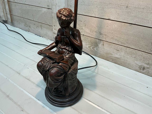 Franse figuratieve bronzen lamp lezende dame (jaren 70) - afbeelding 5 van  8