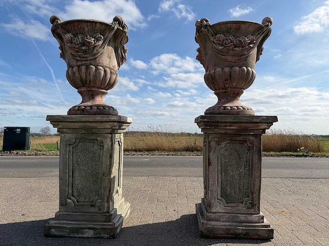 Franse stijl champagne vaas met sokkel (2x) - afbeelding 2 van  6