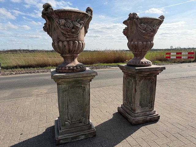 Franse stijl champagne vaas met sokkel (2x) - afbeelding 3 van  6