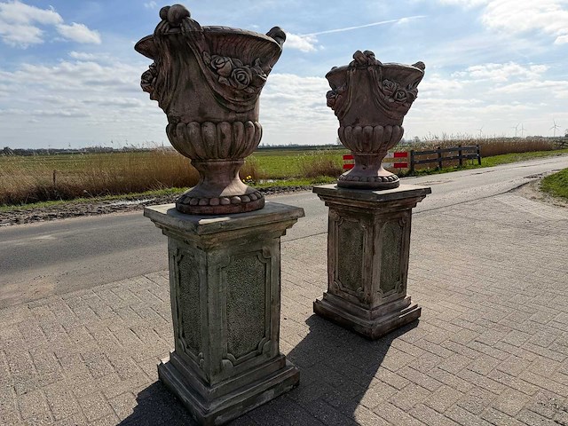 Franse stijl champagne vaas met sokkel (2x) - afbeelding 4 van  6
